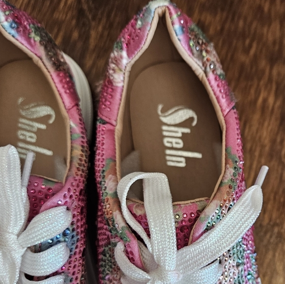 New tennis shoes. Super cute New.  (C) - Picture 3 of 4